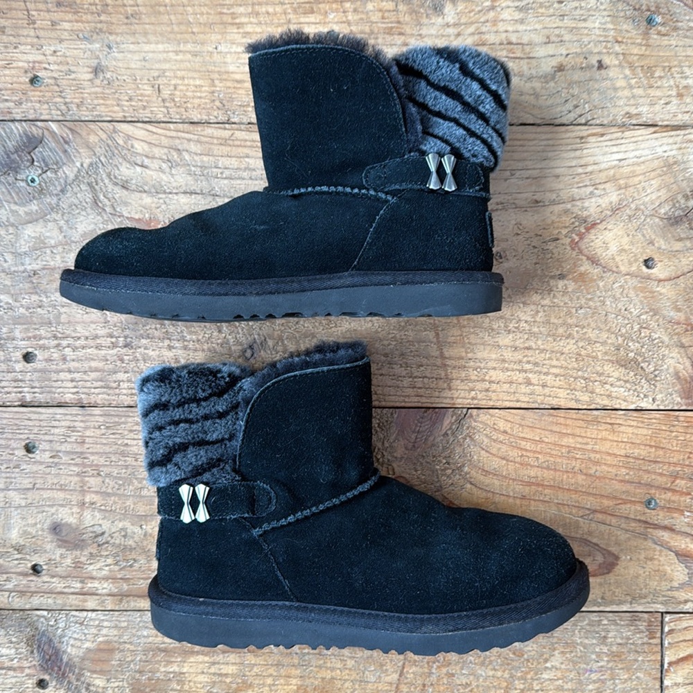 UGG Analia Winter Suede Sheepskin Black Gray Faux Fur Boots Girls Size 4